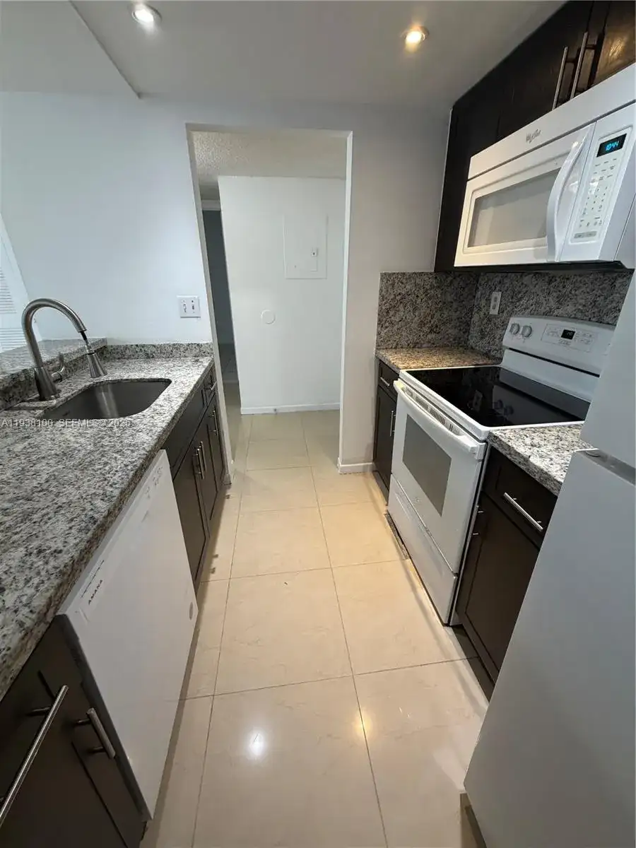 7075 NW 186th St # C409, Hialeah FL 33015 photo 3
