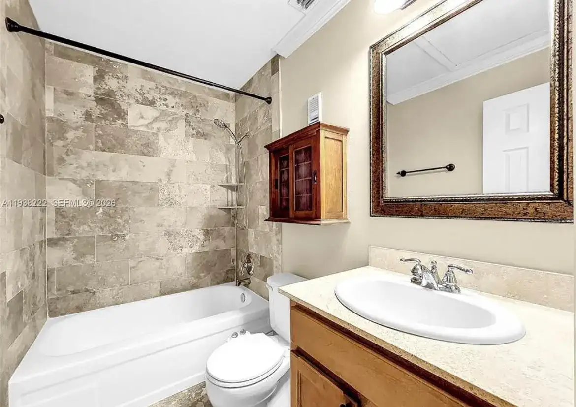4513 S Oak DR, Tampa FL 33611 photo 5