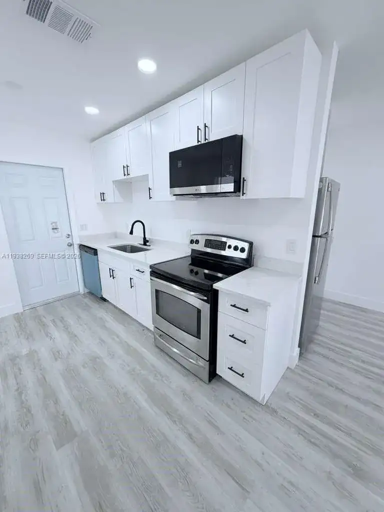 134 SW 14th Ave # B, Boynton Beach FL 33435 photo 3