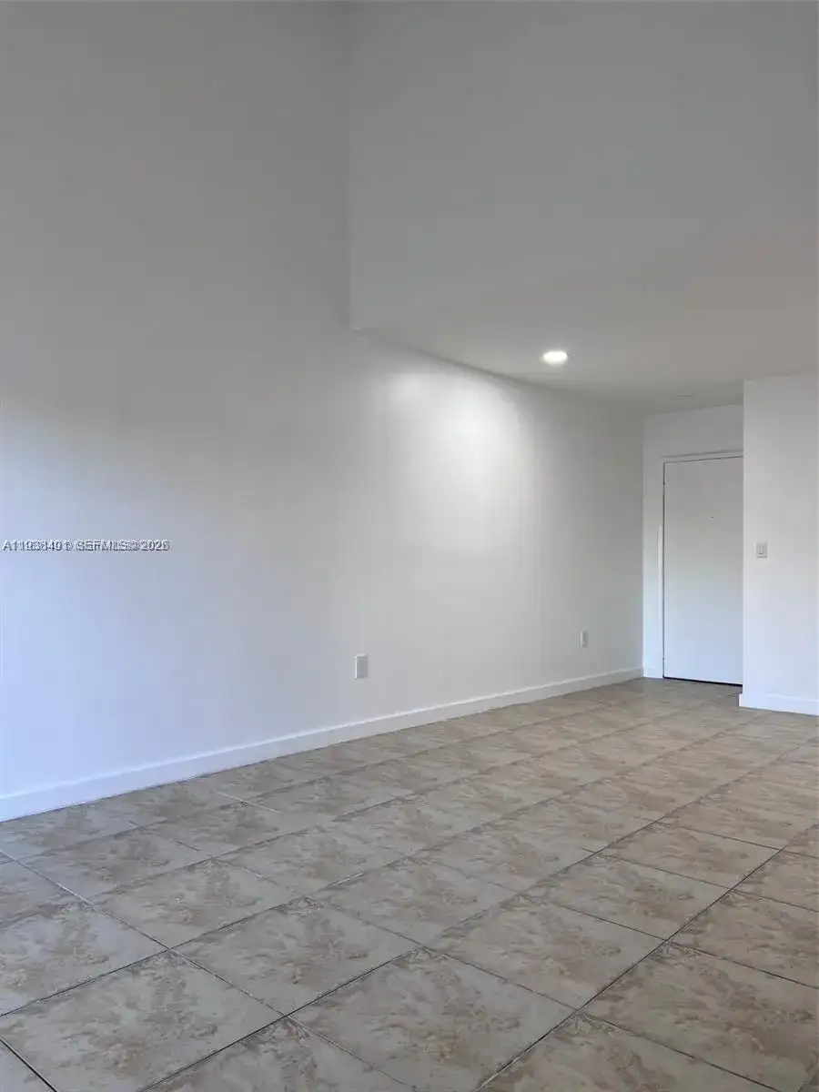 9711 Fontainebleau Blvd # D212, Miami FL 33172 photo 4
