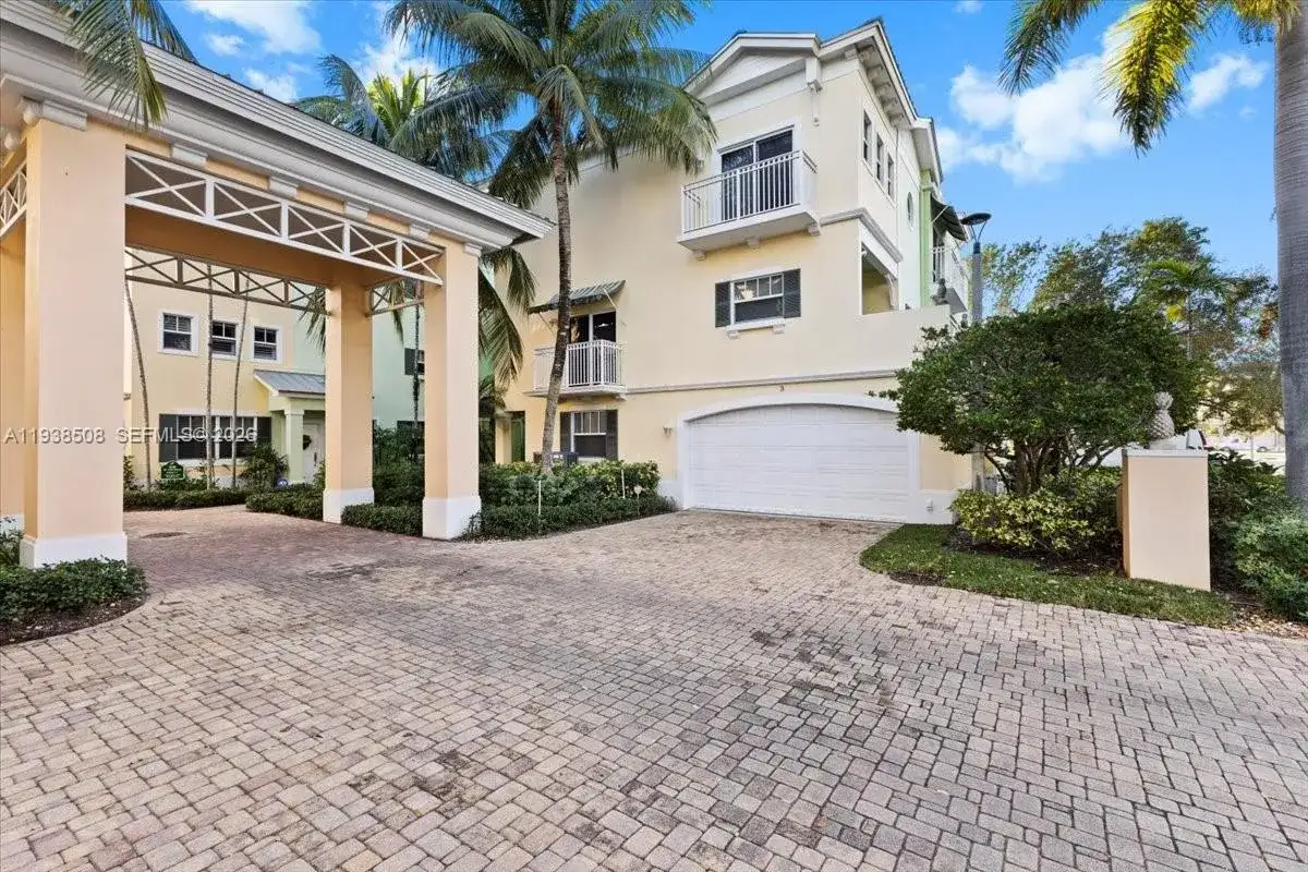 630 SE 15th St # 3, Fort Lauderdale FL 33316 photo 2