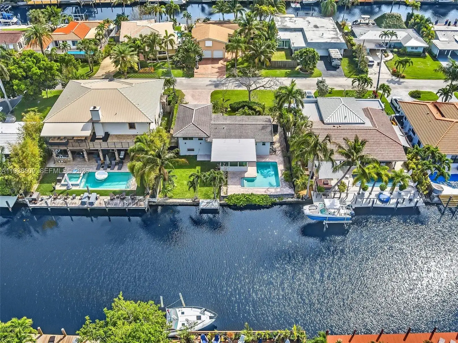 2141 NE 18th Ave, Wilton Manors FL 33305 photo 2