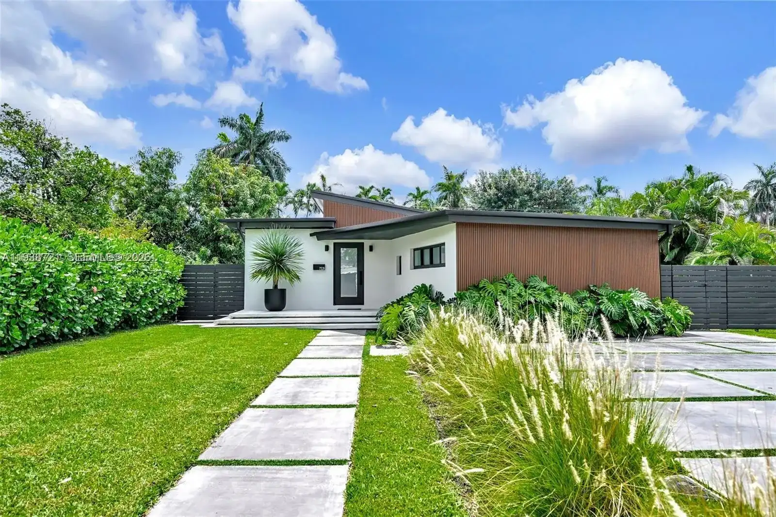 7531 Miami View Dr, North Bay Village FL 33141