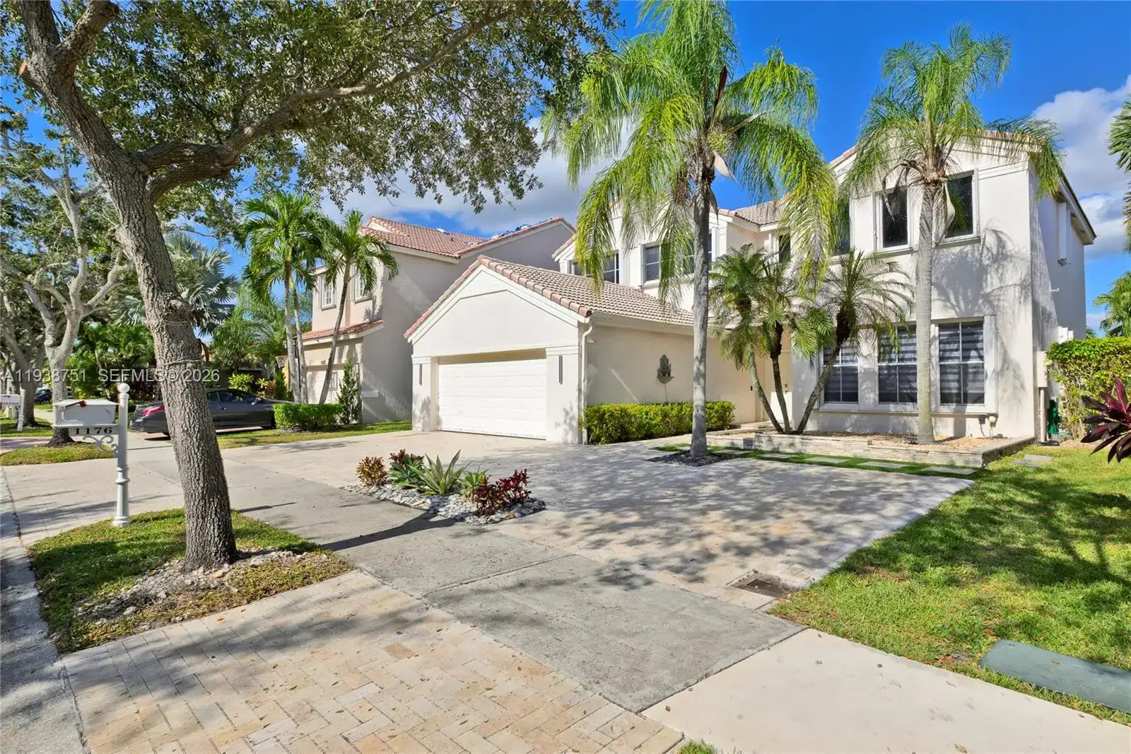 1176 Cedar Falls Dr, Weston FL 33327 photo 2