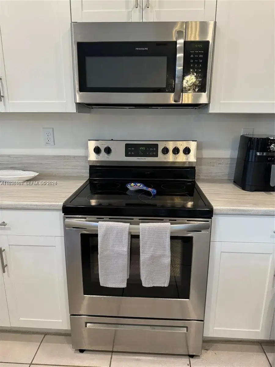 21441 NE 3rd Pl, Miami FL 33179 photo 2