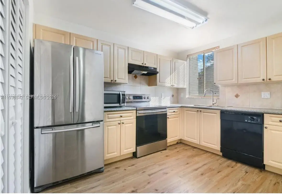 159 Hidden Ct Rd, Hollywood FL 33023