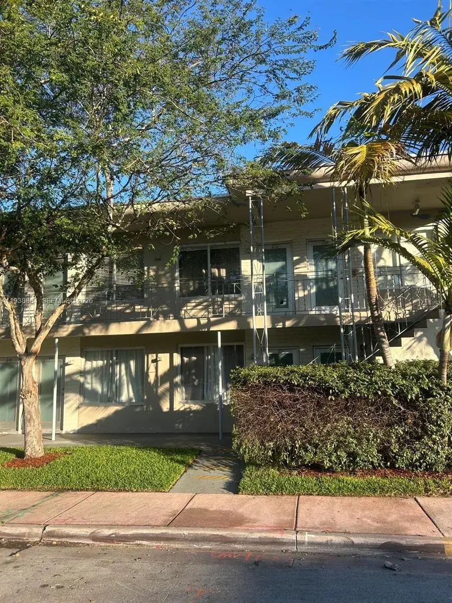 1 bedroom 1 bath Residential for sale at 801 15th St # 202, Miami Beach FL 33139