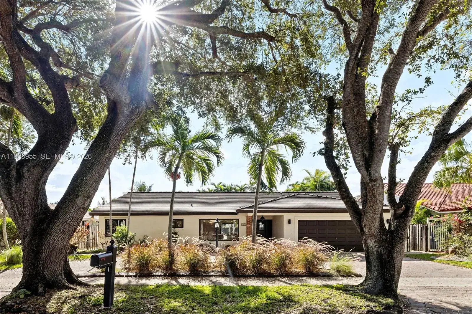 7910 NW 169th Ter, Miami Lakes FL 33016 photo 2