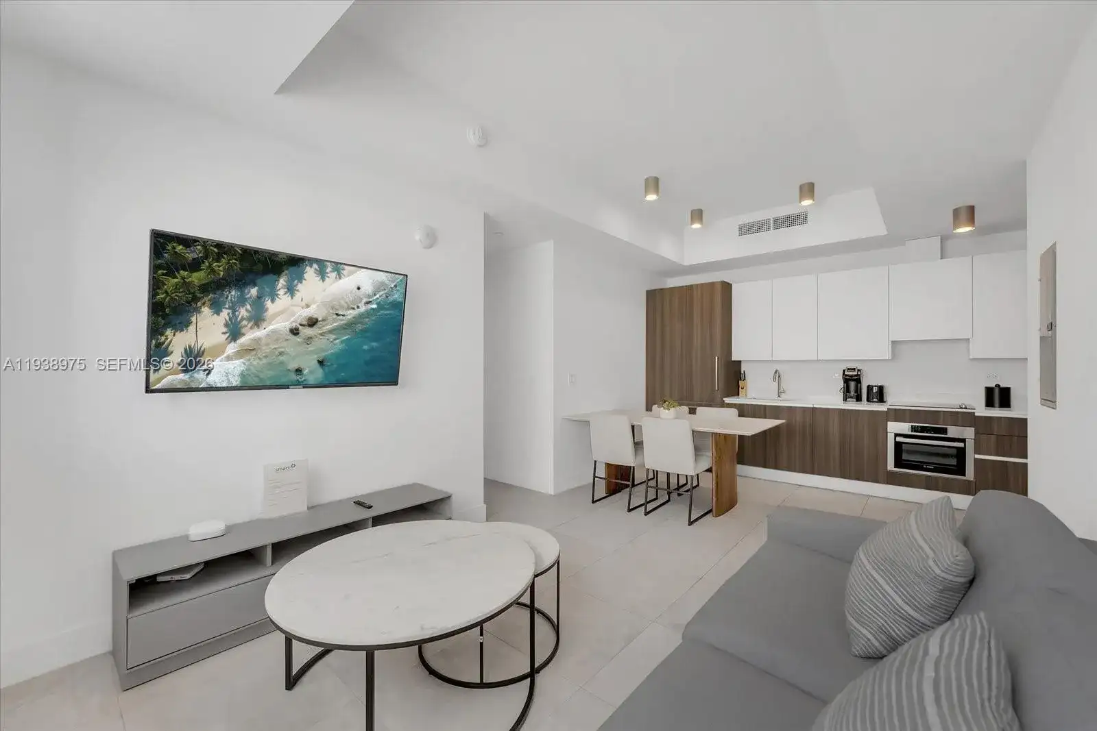 239 SW 9th St # 1603, Miami FL 33130 photo 3