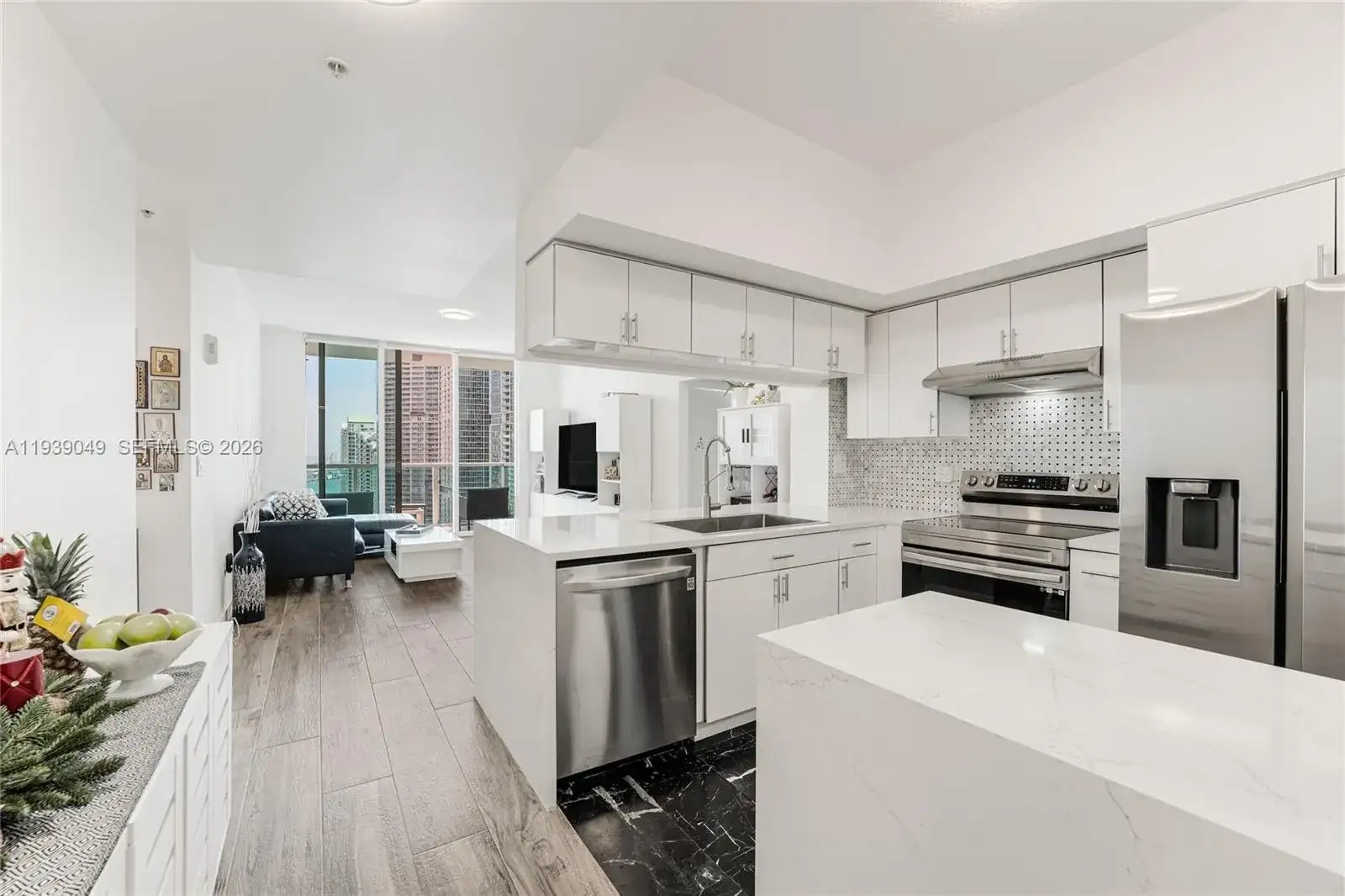 31 SE 5th St # 3918, Miami FL 33131 photo 3