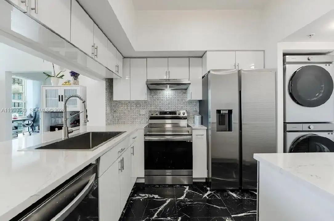 31 SE 5th St # 3918, Miami FL 33131 photo 4