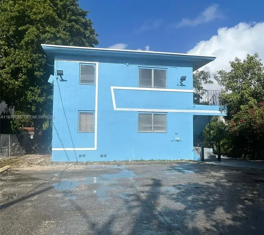 1565 SW 6th St, Miami FL 33135