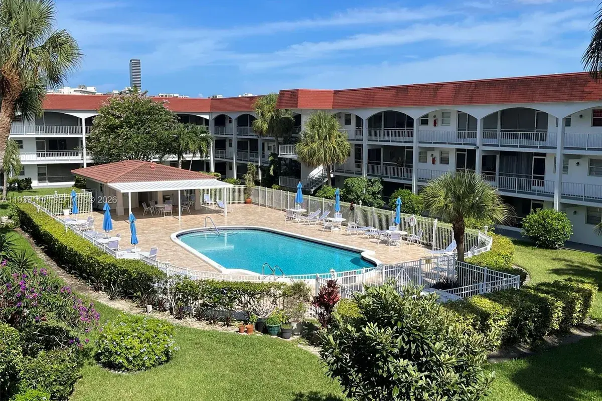 501 Blue Heron Dr # A, Hallandale Beach FL 33009