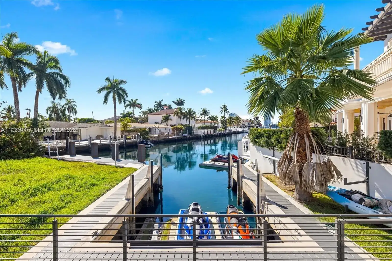 17050 NE 35th Ave, North Miami Beach FL 33160 photo 2
