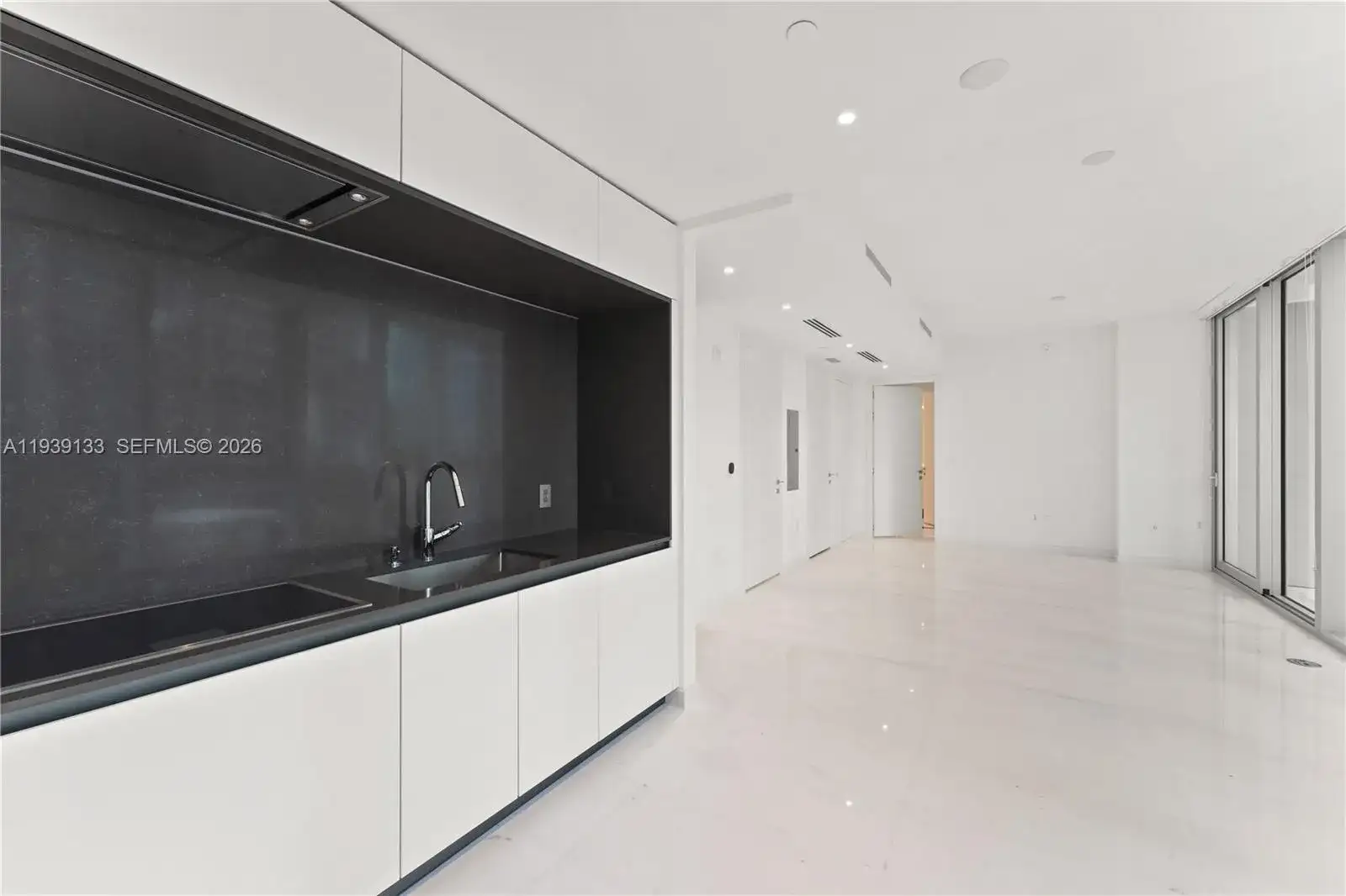 300 Biscayne Blvd Way # 1406, Miami FL 33131 photo 2