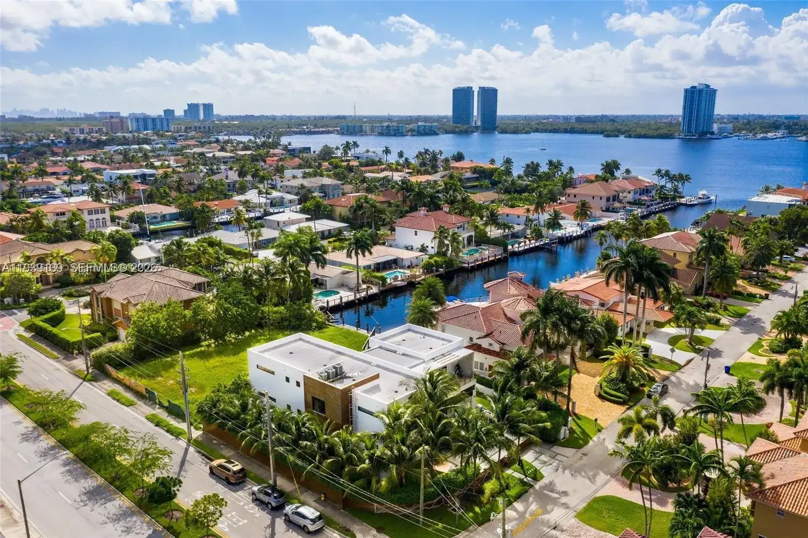 17050 NE 35th Ave, North Miami Beach FL 33160 photo 2