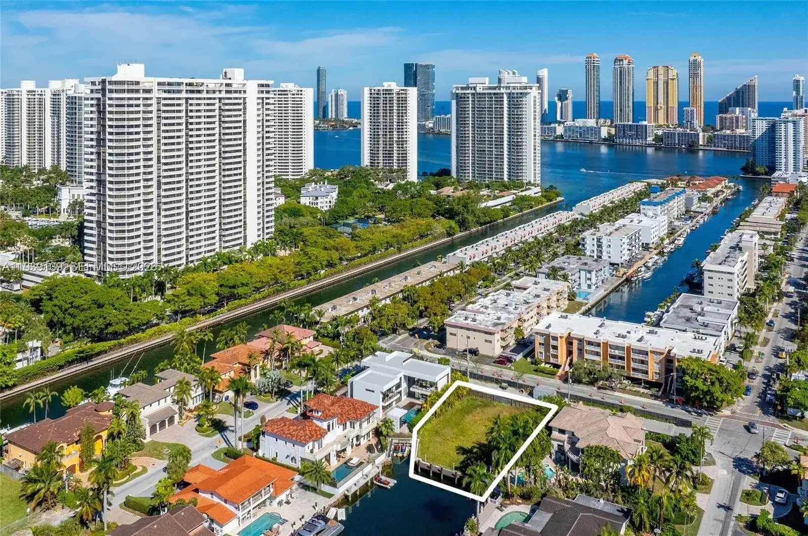 17050 NE 35th Ave, North Miami Beach FL 33160 photo 3