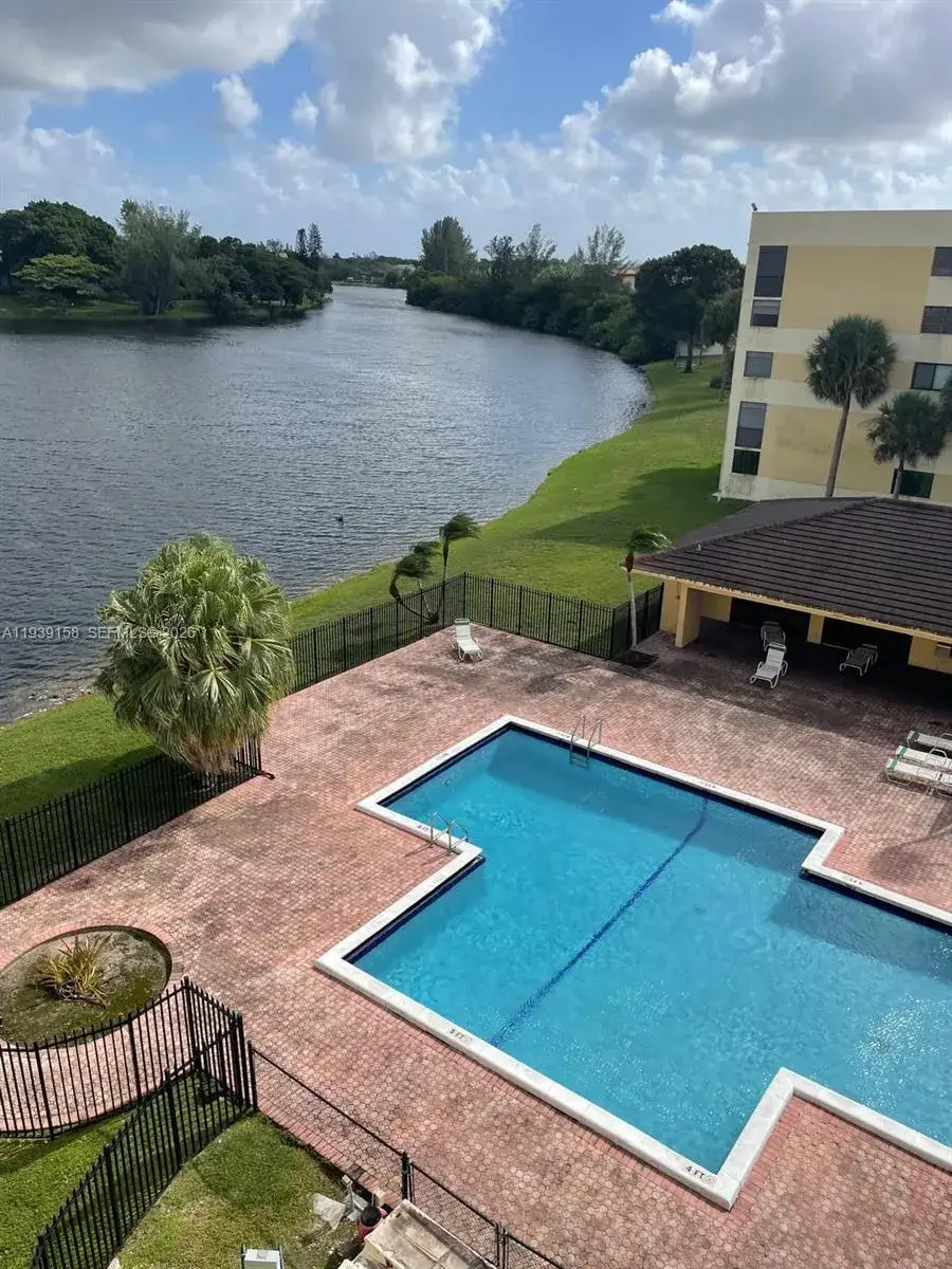 6575 W Oakland Park Blvd # 511, Lauderhill FL 33313