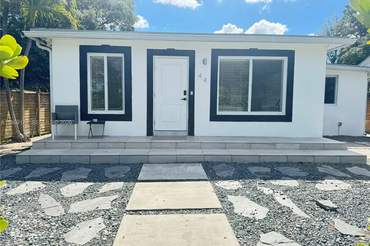44 NW 40th St, Miami FL 33127