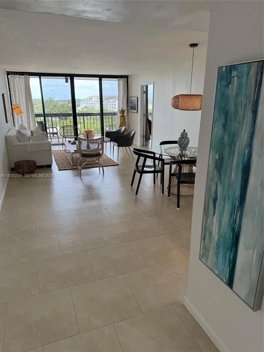 2425 Presidential Way # 703, West Palm Beach FL 33401