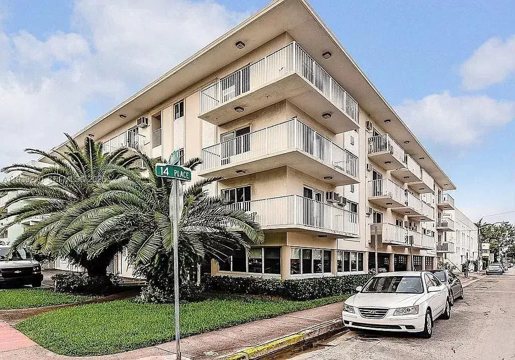 1 bedroom 1 bath Residential for sale at 1420 Pennsylvania Ave # 210, Miami Beach FL 33139