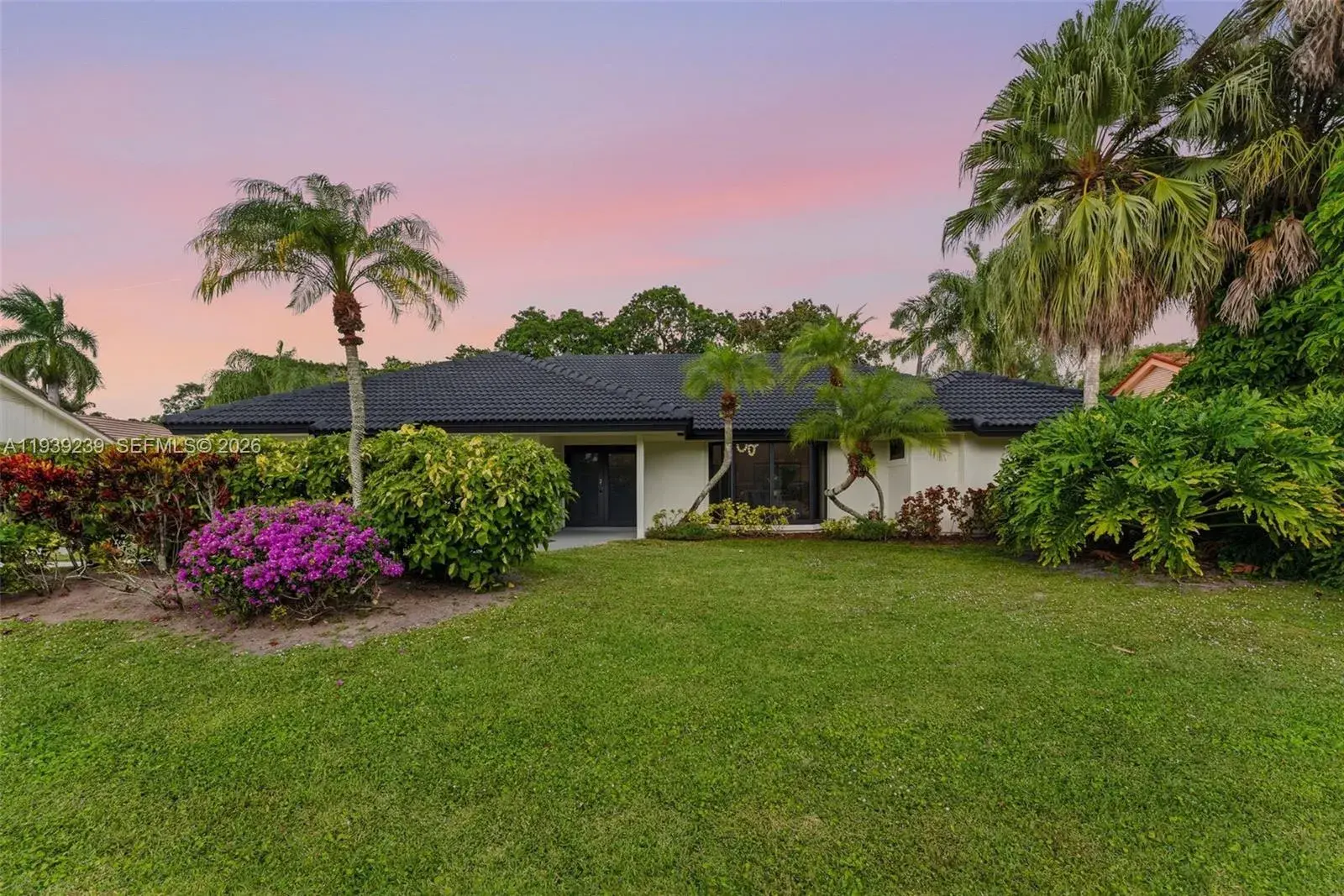 2 Dunbar Rd, Palm Beach Gardens FL 33418