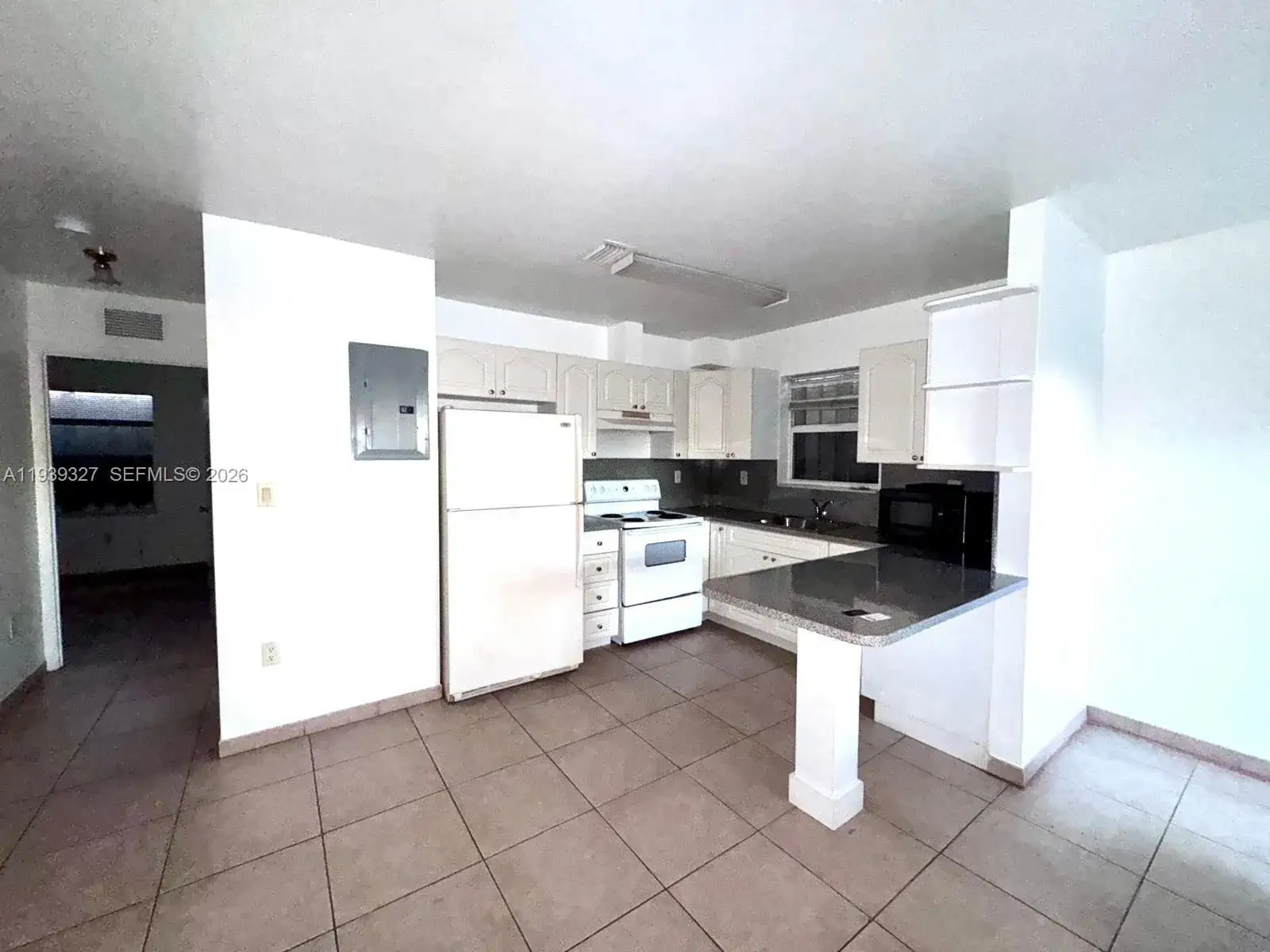 14140 NE 2nd Ct # 2, Miami FL 33161 photo 3