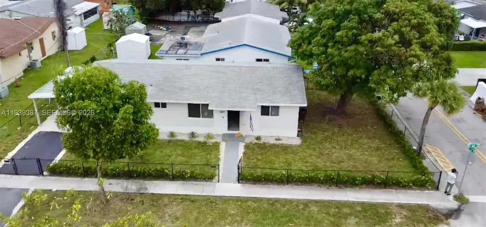 1401 NE 152nd St, North Miami Beach FL 33162 photo 2