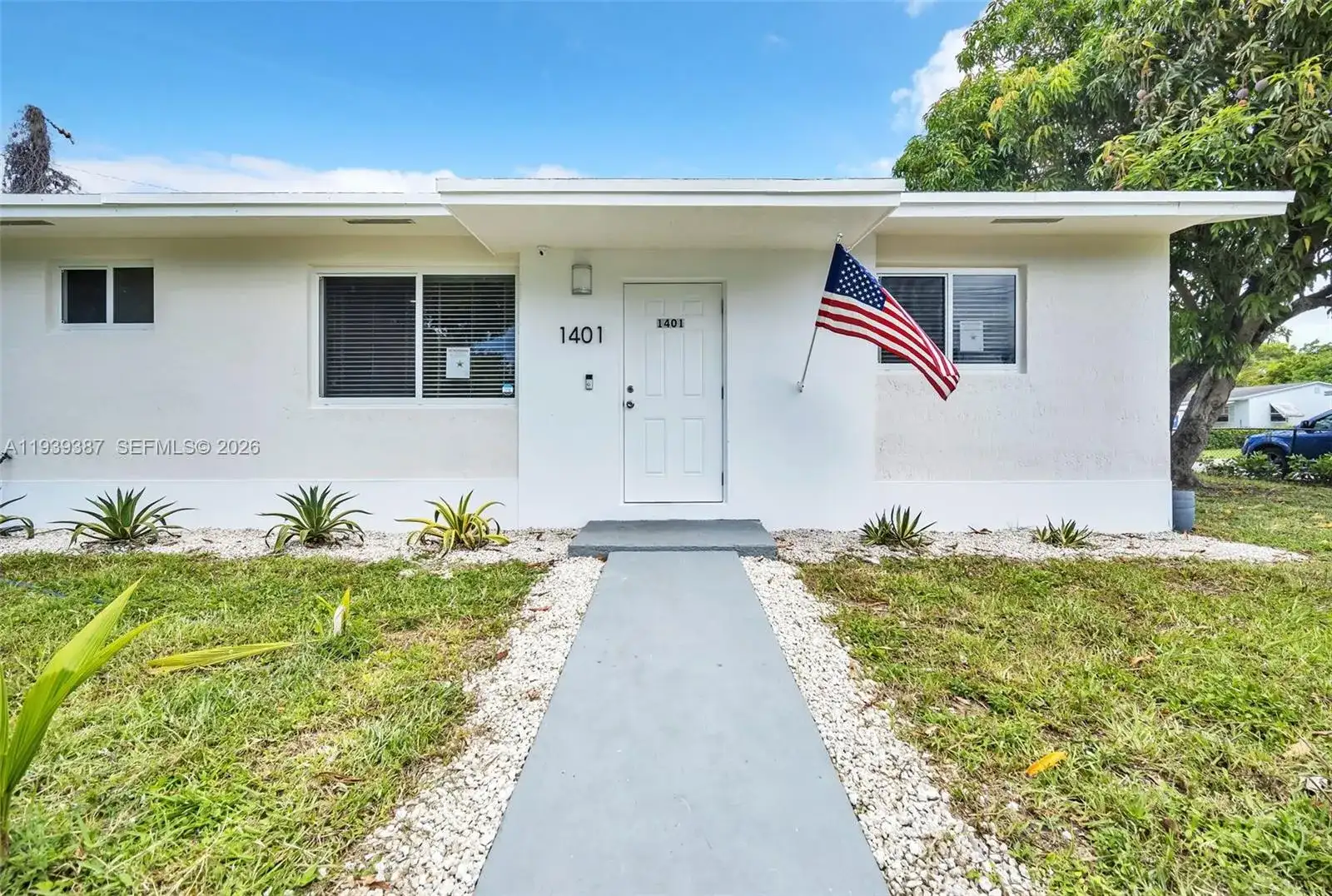 1401 NE 152nd St, North Miami Beach FL 33162 photo 3