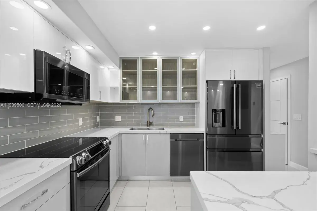 701 Three Islands Blvd # 411, Hallandale Beach FL 33009