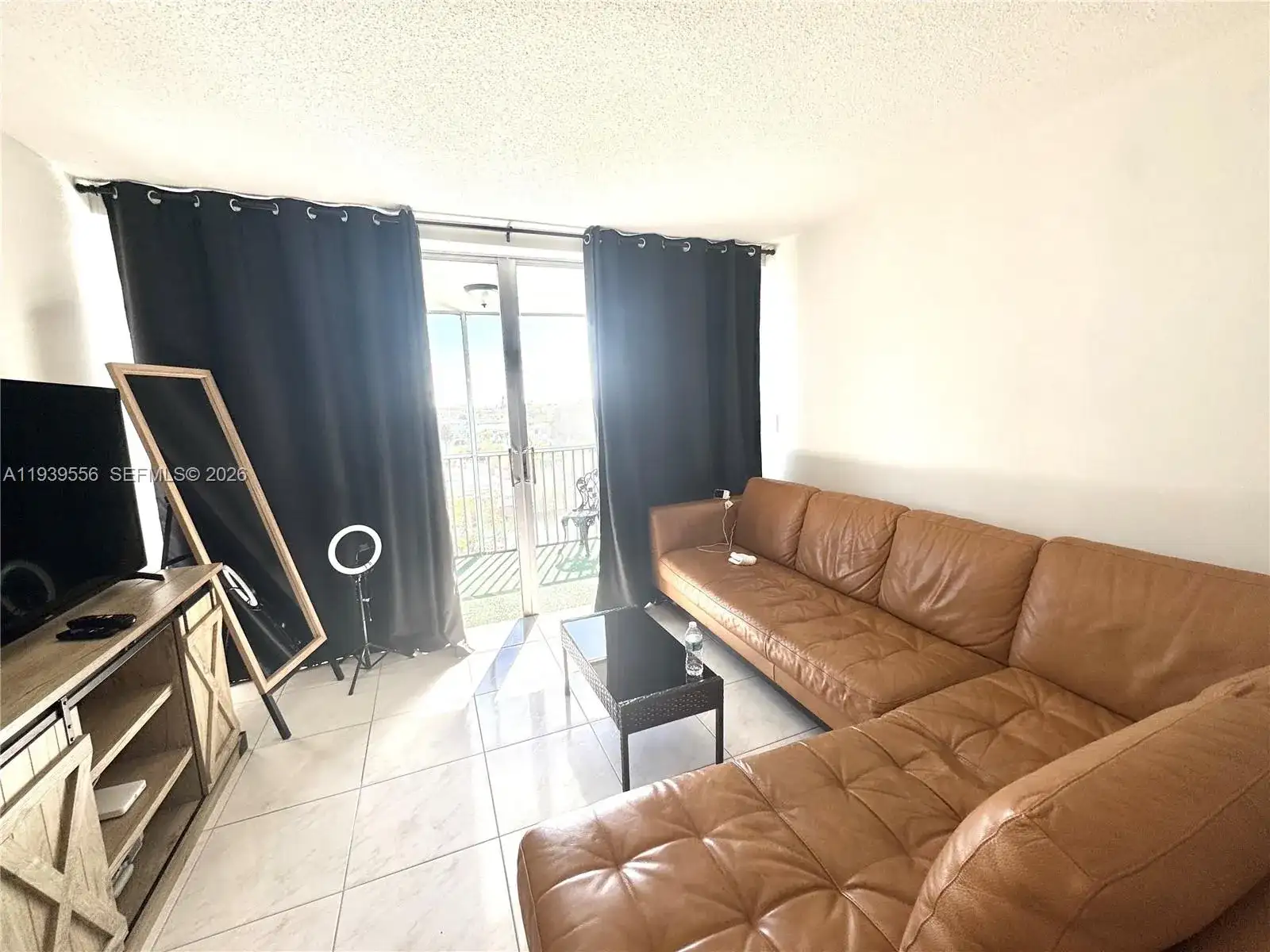 1750 NE 191st St # F, Miami FL 33179 photo 2
