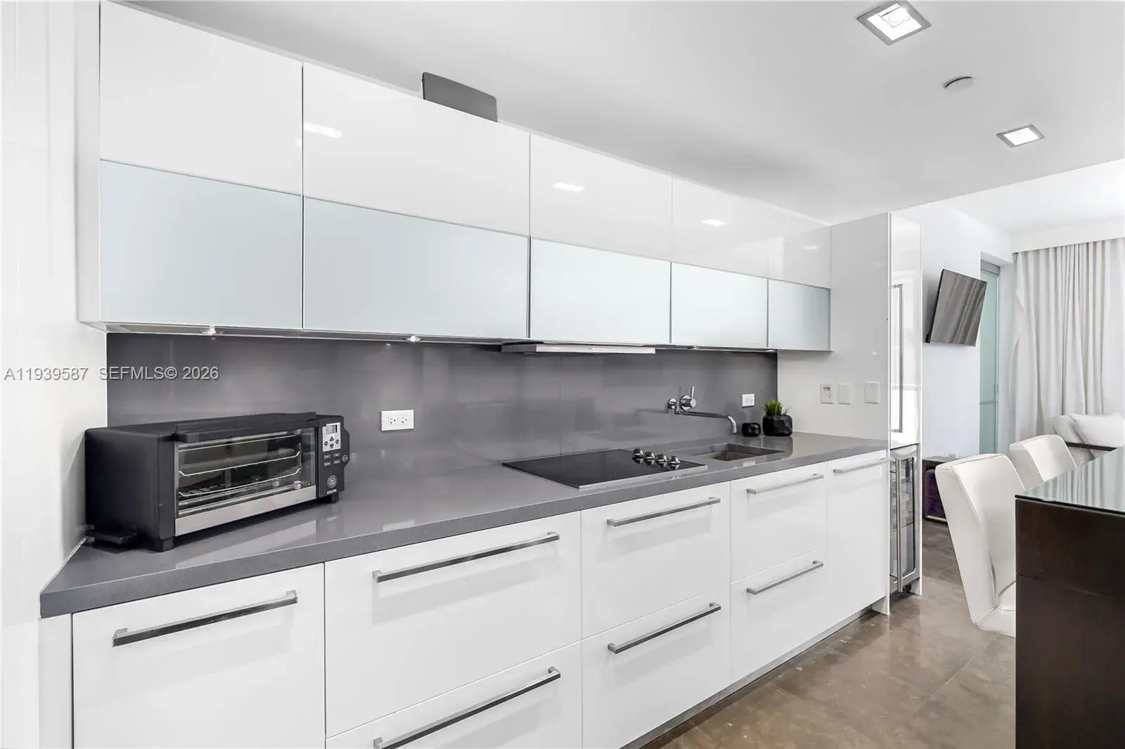 220 21st St # 507, Miami Beach FL 33139