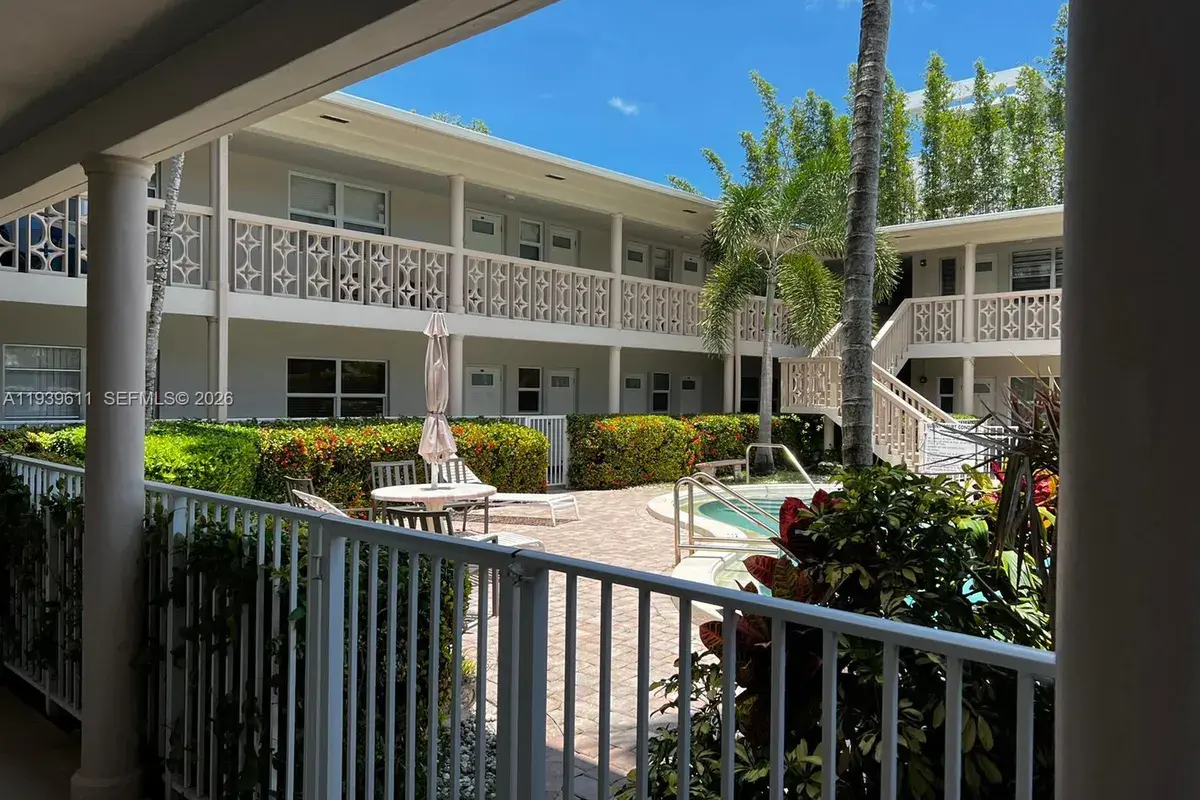 2701 NE 1st St # 203, Pompano Beach FL 33062