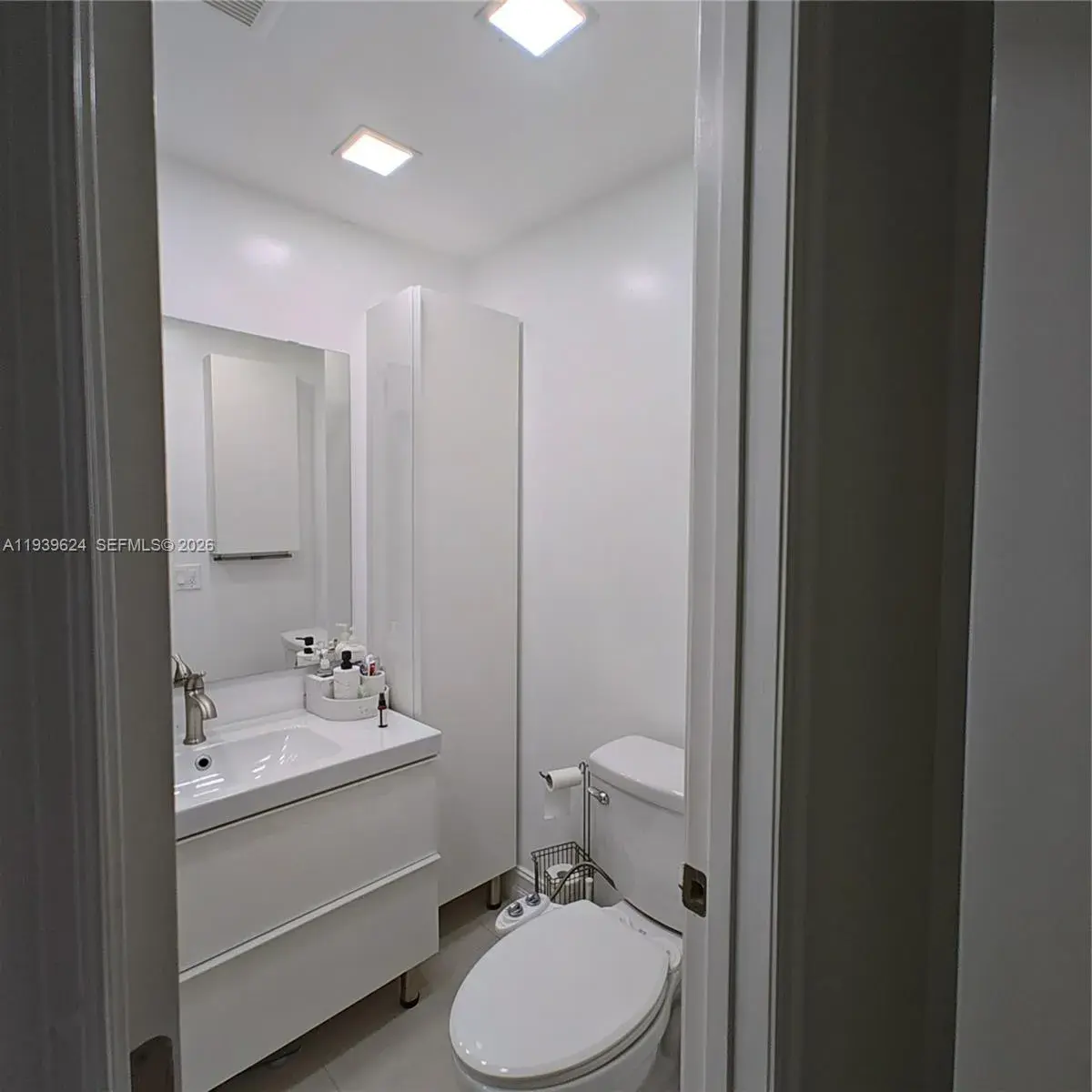 2750 NE 183rd St # 301, Aventura FL 33160