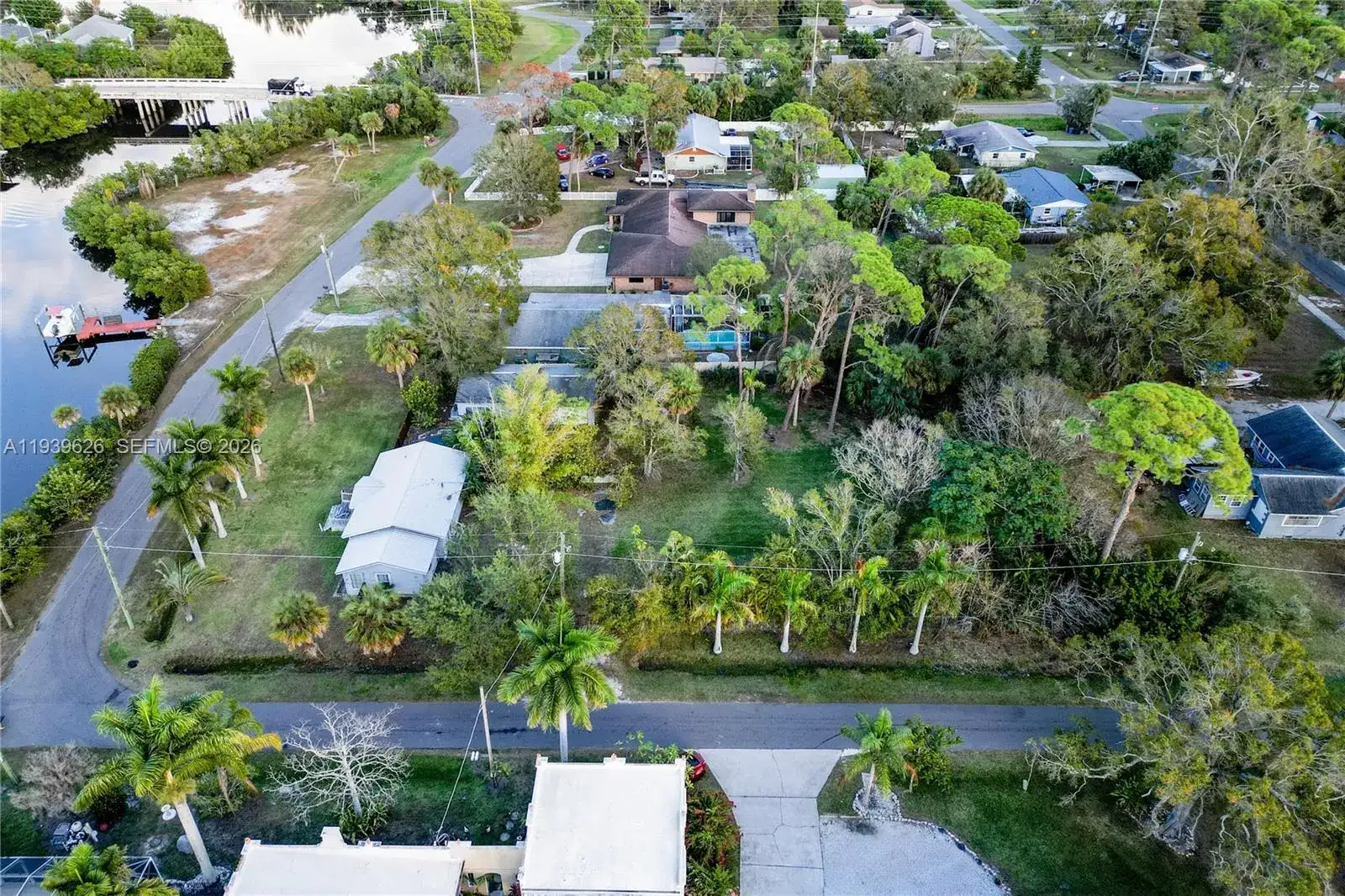 302 5th St SW, Other City - In The State Of Florida FL 33570 photo 4