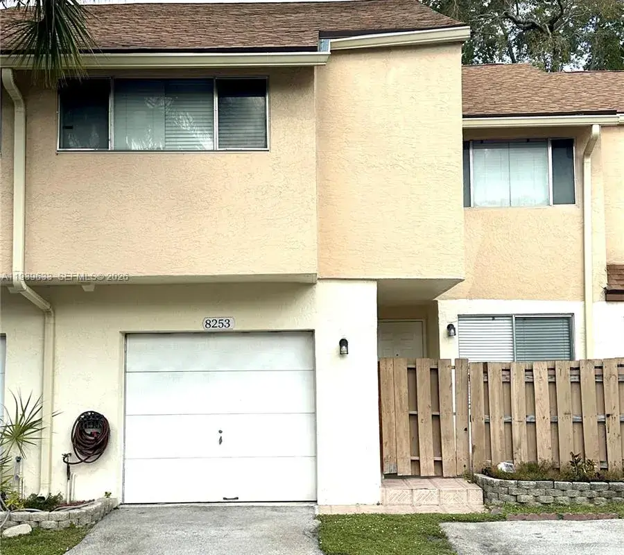 8253 NW 8th Pl # 2, Plantation FL 33324
