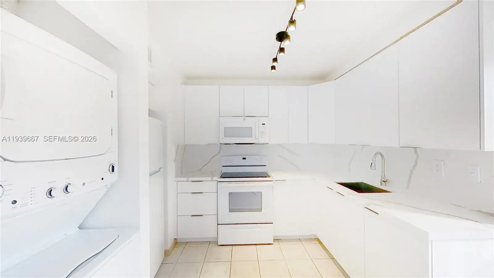 199 SW 12th Ave # 313E, Miami FL 33130 photo 2
