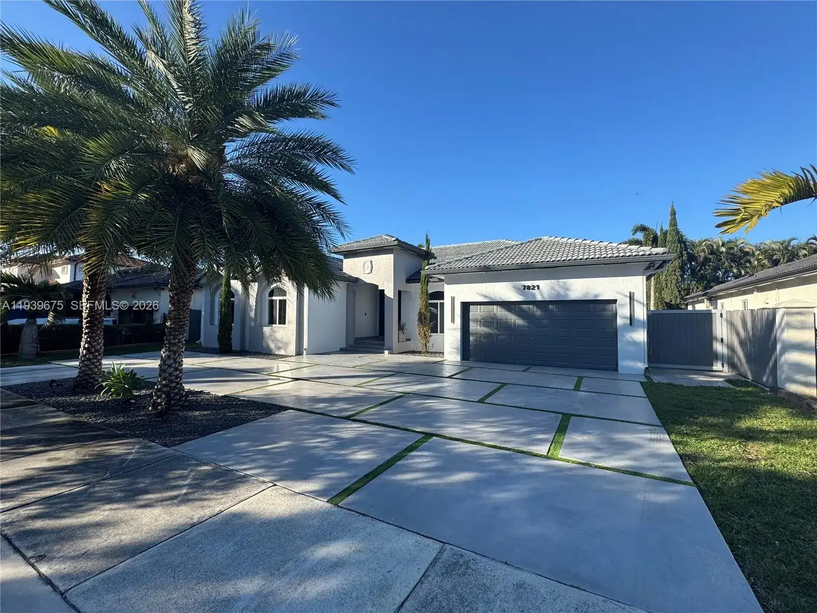 7821 NW 159th Ter, Miami Lakes FL 33016 photo 2