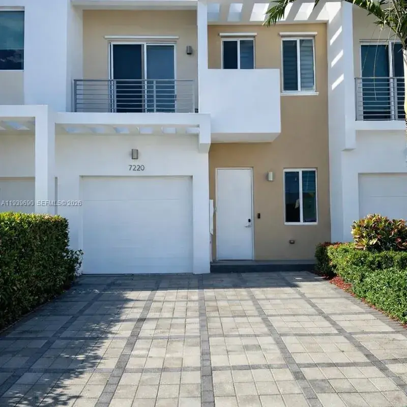 7220 NW 103rd Path, Doral FL 33178