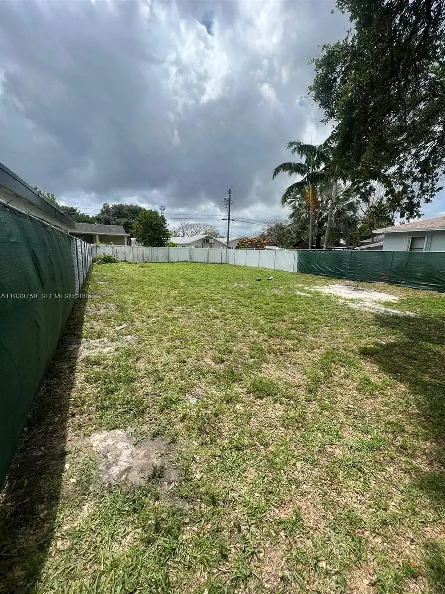 6122 Garfield St, Hollywood FL 33024 photo 3