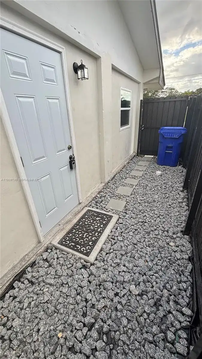 1201 NW 79th Way, Pembroke Pines FL 33024 photo 5