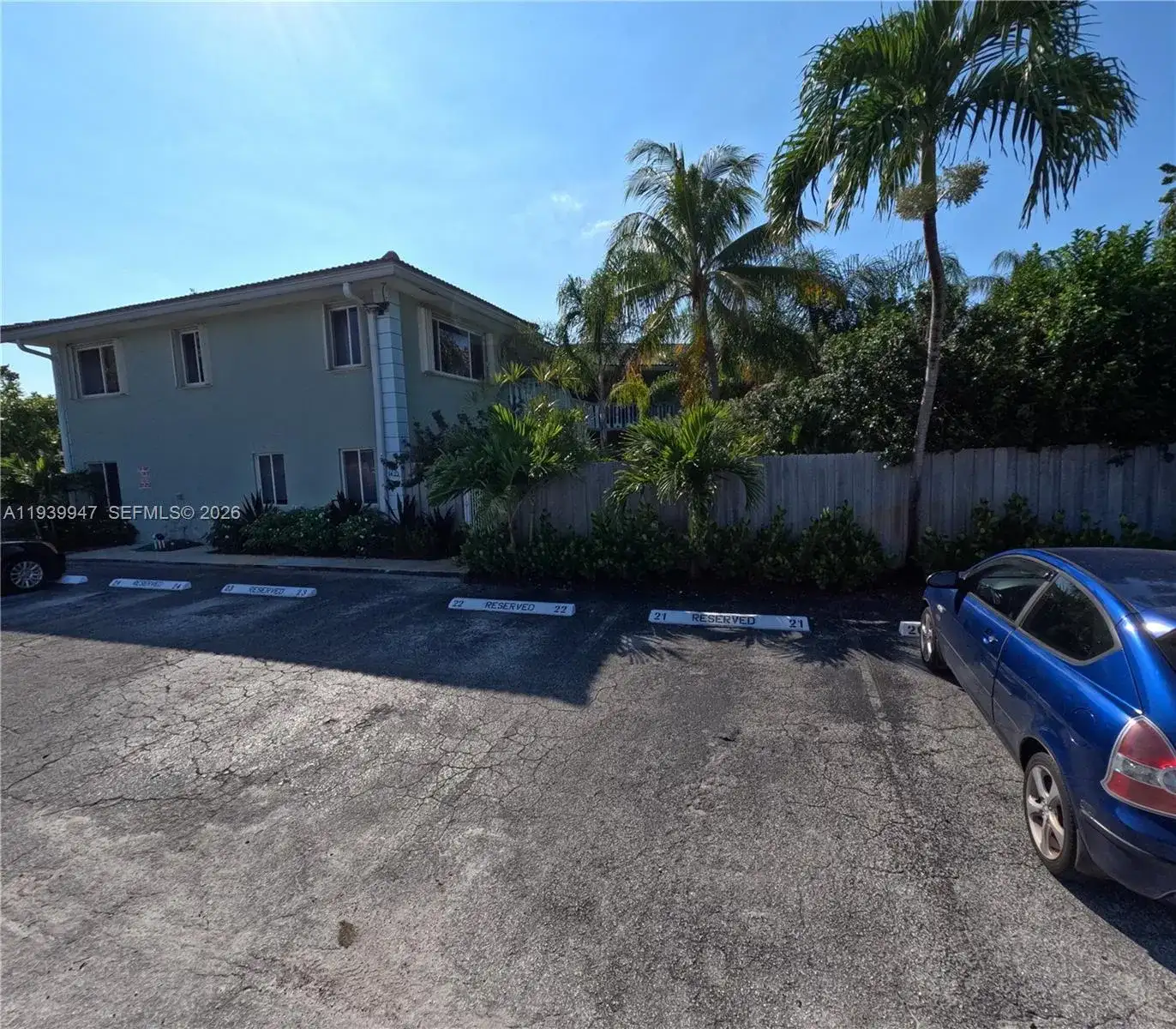 1423 Holly Heights Dr # 15, Fort Lauderdale FL 33304 photo 2