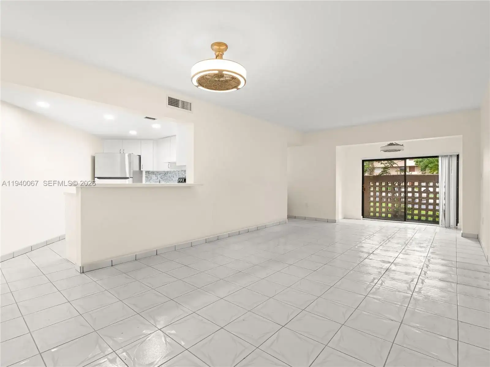 10249 NW 9th St Cir # 8, Miami FL 33172 photo 2