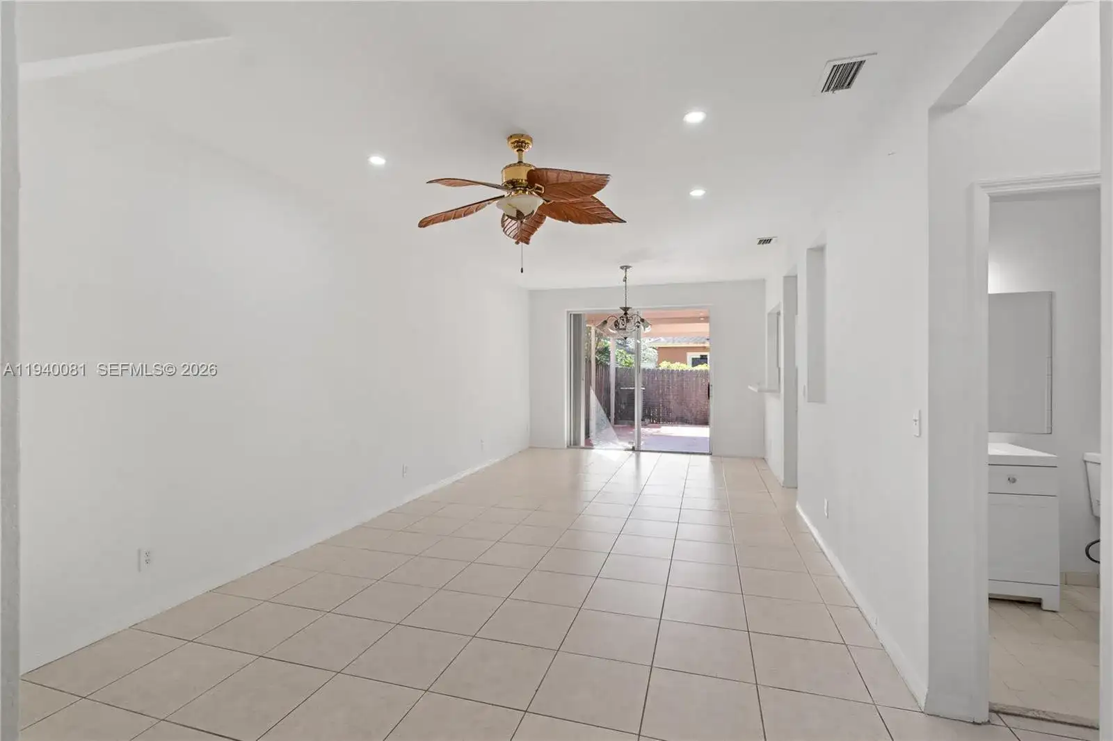 1564 SW 2nd St, Homestead FL 33030 photo 2