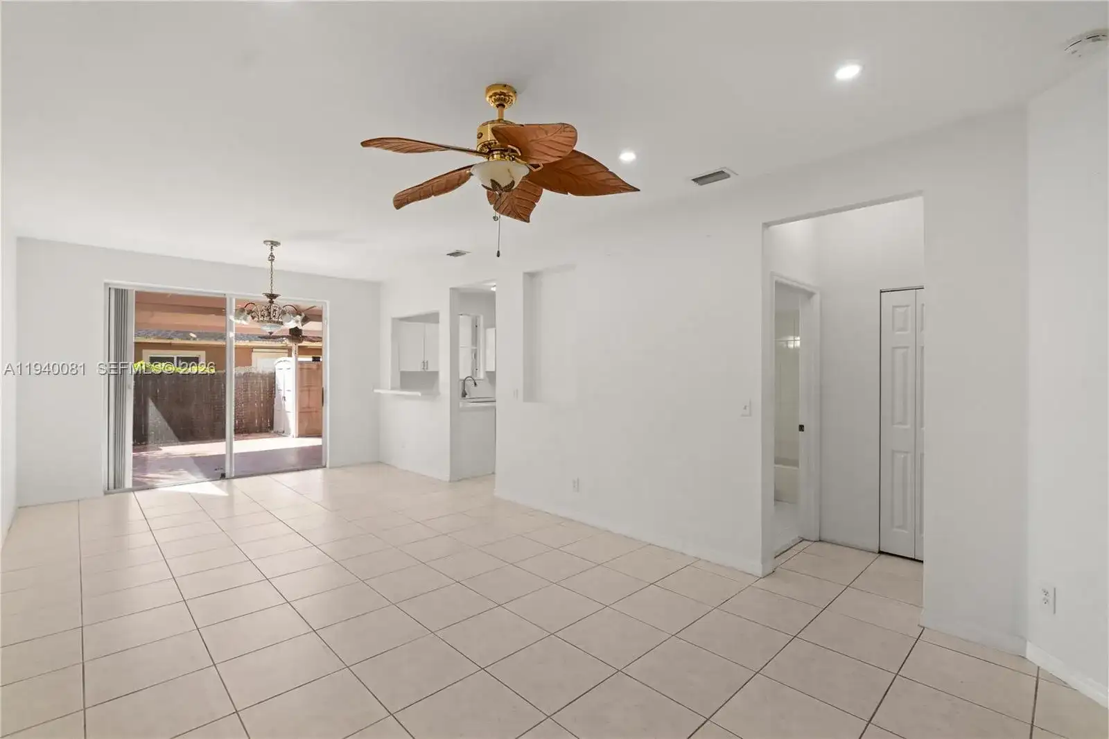 1564 SW 2nd St, Homestead FL 33030 photo 3