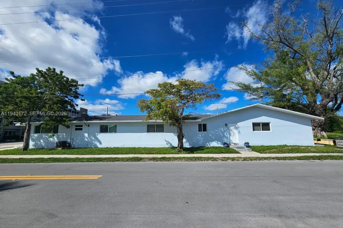 329 SE 2nd St # 2, Hallandale Beach FL 33009