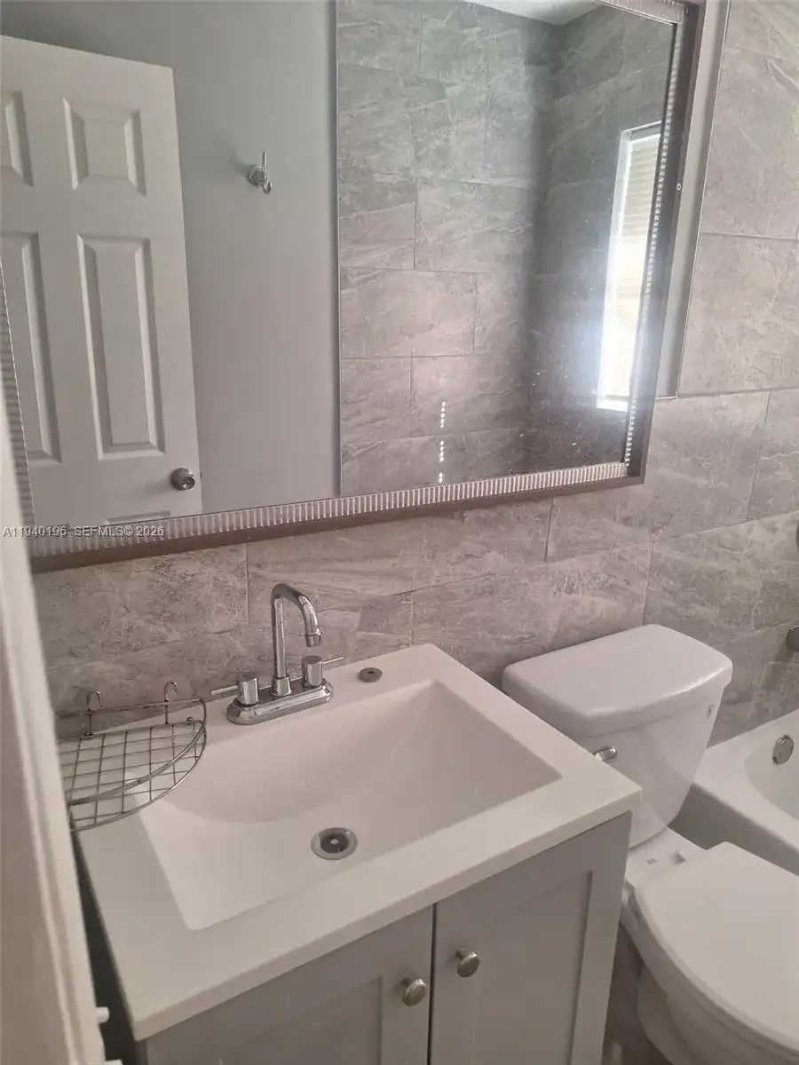 245 E PARKWAY, Other City - In The State Of Florida FL 33904 photo 4