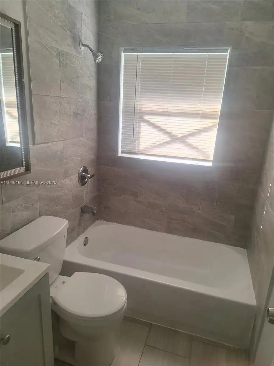 245 E PARKWAY, Other City - In The State Of Florida FL 33904 photo 5