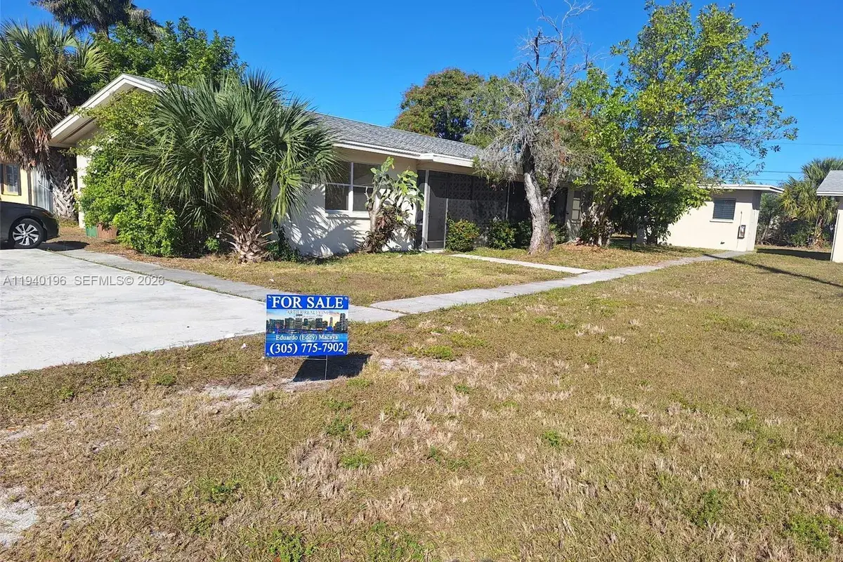 245 E PARKWAY, Other City - In The State Of Florida FL 33904