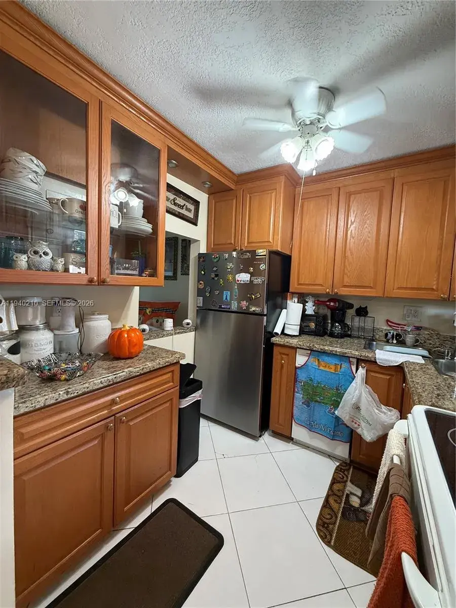 9041 Sunrise Lakes Blvd # 207, Sunrise FL 33322